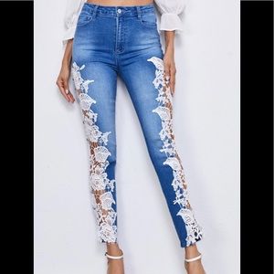 NWT Reality Lace Cropped Jeans READ DESCRIPTION